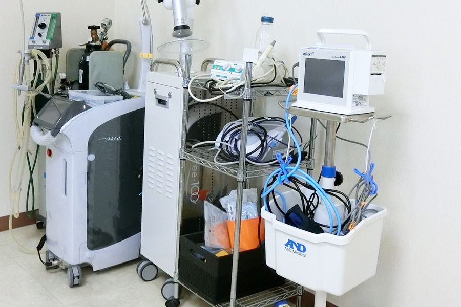 笑気麻酔とレーザー治療器